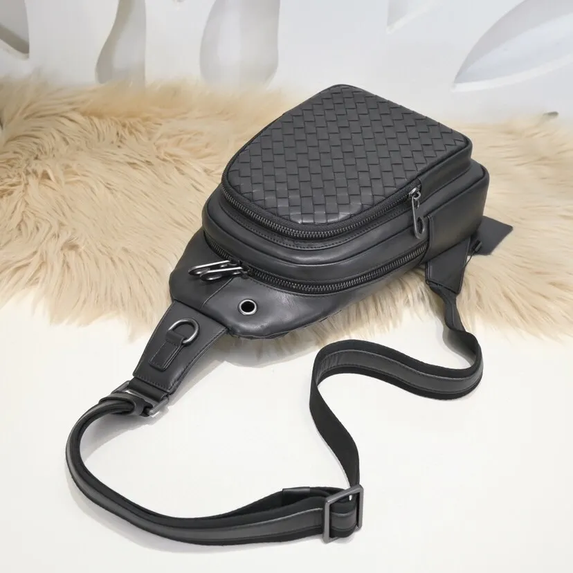 All categories 💚 Top version men’s bags 💚 BV 2024 new BV chest bag
